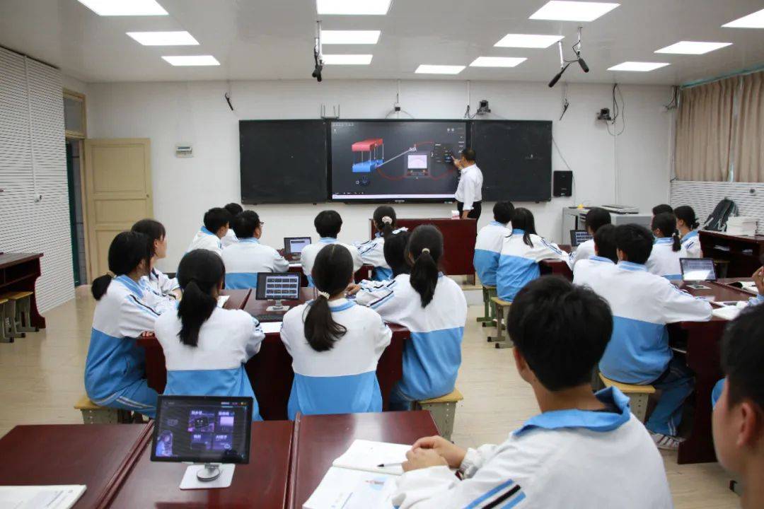 一码一肖一特一中2025,2025年，一码一肖一特一中引领的未来教育新纪元